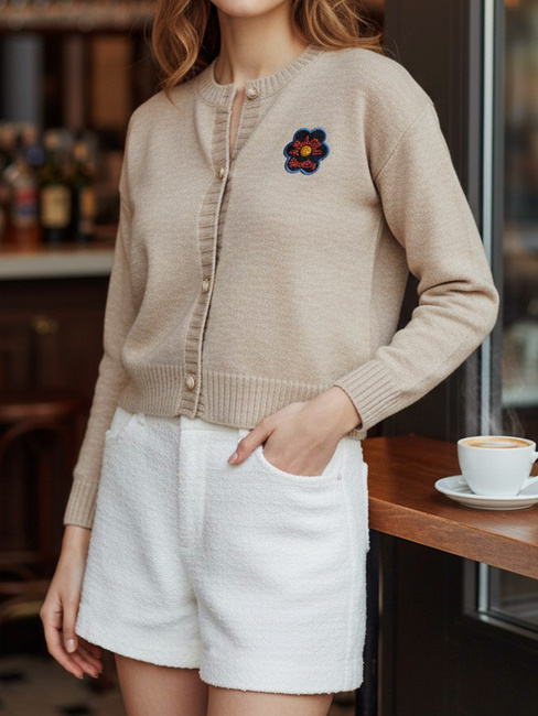 Női egyméretű pulóver hímzéssel AMELIE bézs Dstreet MY2469