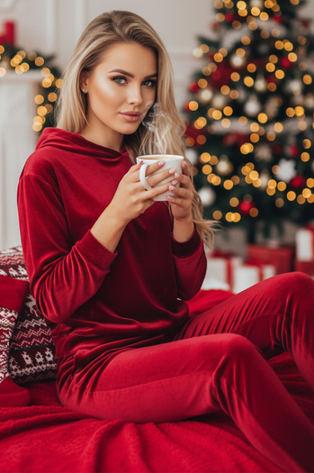 Női bársonyos szett SO COMFY Szín Bordó DSTREET AY0887z