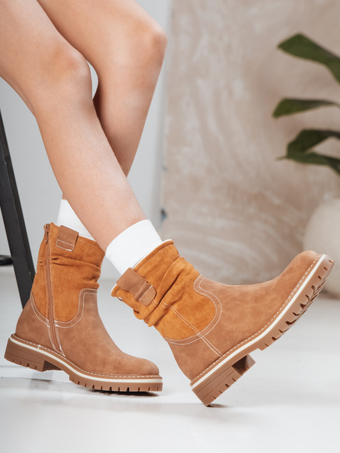 Női szarvasbőr camel csizma Dstreet ZY1278