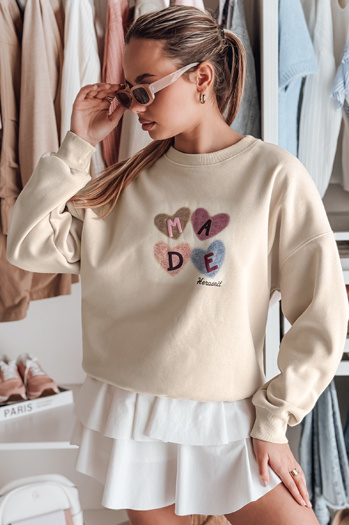 Női túlméretezett pulóver szívekkel MADELIN cappuccino Dstreet BY1462