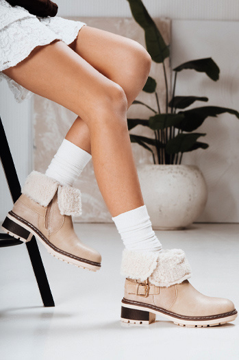 Női csizma báránybőrrel bézs Dstreet ZY1249 ZY1249